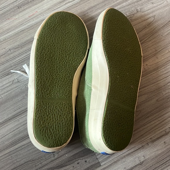 Keds SZ 8  cute green suede sneakers. Good condition. Lots of wear still in them - Picture 5 of 5